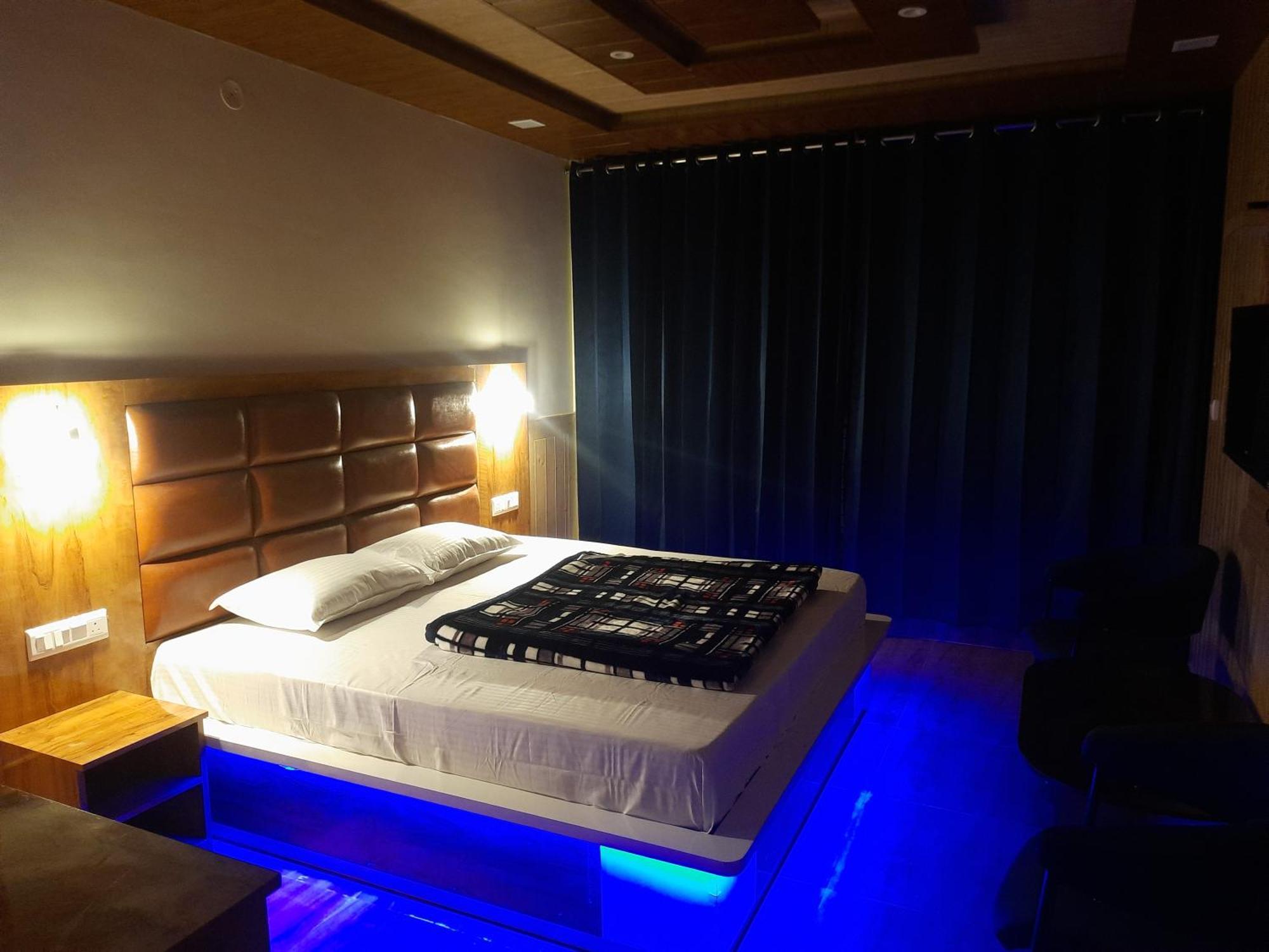 Aagaman Woods Apartment ชิมลา ภายนอก รูปภาพ